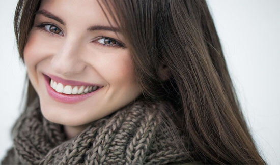 Picture of a woman, smiling at the camera, illustrating her happiness with the dentures she had in Costa Rica.